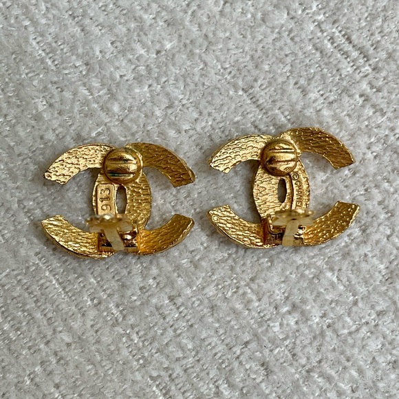 Chanel Woven Vintage CC Earrings - Picture 6 of 10